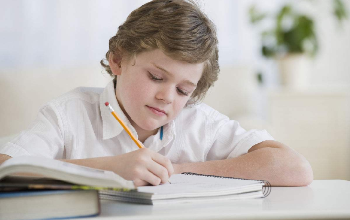 孩子写作业磨蹭怎么办 培养孩子写作业的仪式感